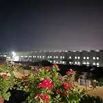 With Garden View 招待所 *